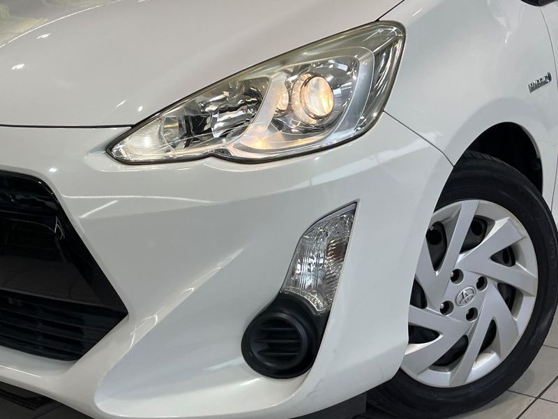 2015 Toyota Aqua DAA-NHP10 (UW-6a239095916d1)[9]