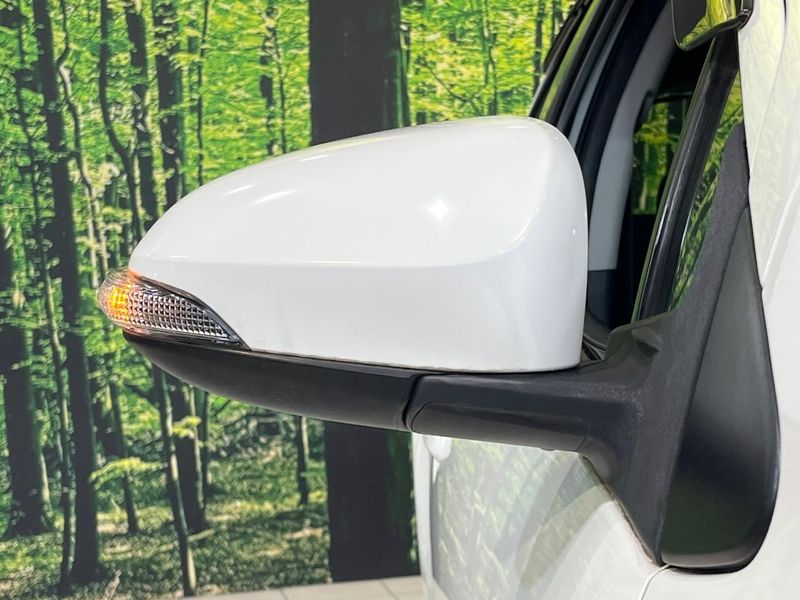2015 Toyota Aqua DAA-NHP10 (UW-6a239095916d1)[22]