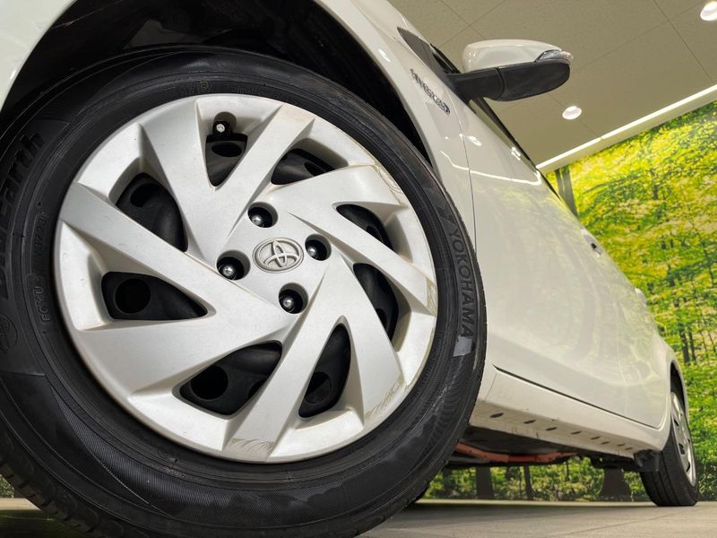 2015 Toyota Aqua DAA-NHP10 (UW-6a239095916d1)[10]