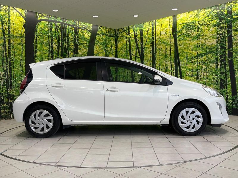 2015 Toyota Aqua DAA-NHP10 (UW-6a239095916d1)[16]