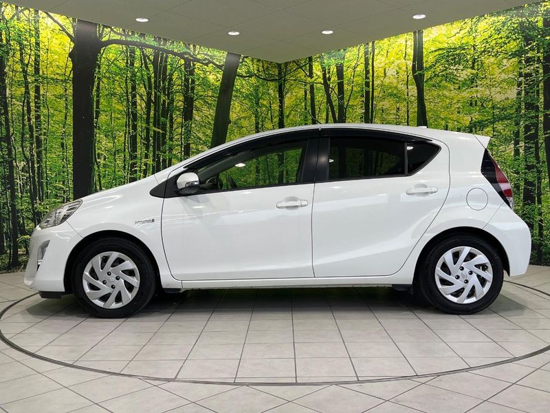 2015 Toyota Aqua DAA-NHP10 (UW-6a239095916d1)[20]