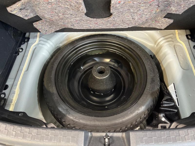 2015 Toyota Aqua DAA-NHP10 (UW-6a239095916d1)[29]
