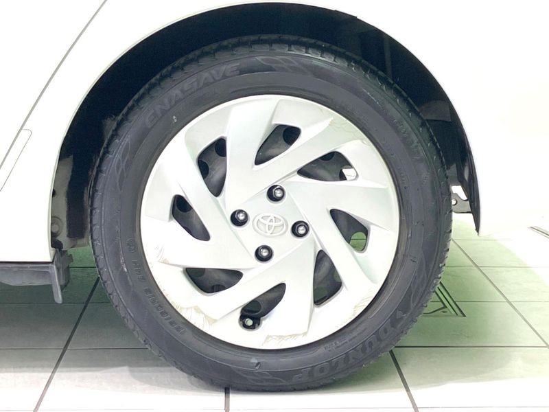 2017 Toyota Aqua DAA-NHP10 (UW-6a23909896dee)[11]