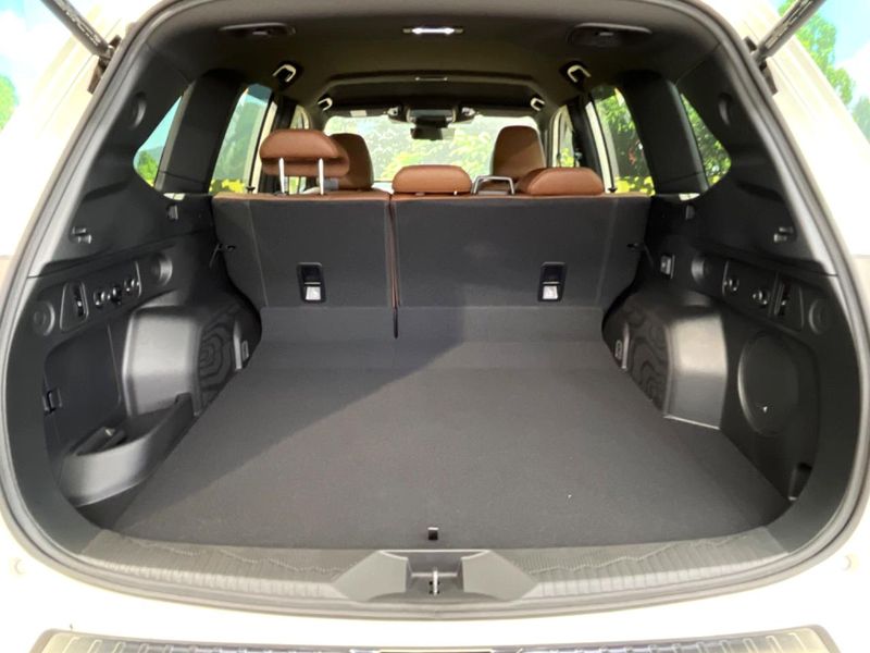 2025 Subaru Forester 5AA-SLG (UW-6a2390cab40bb)[21]