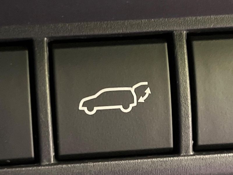 2024 Toyota Prius 6AA-MXWH60 (UW-6a24e13d42f68)[13]