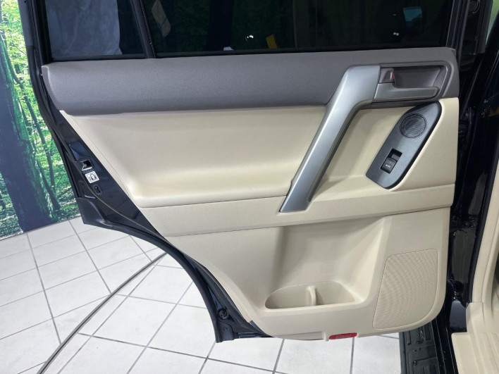 2018 Toyota Land Cruiser Prado CBA-TRJ150W (UW-6a24e186ae427)[19]