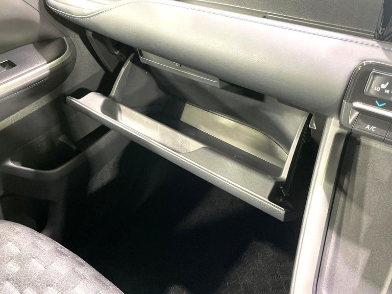 2023 Toyota Voxy 6AA-ZWR90W (UW-6a24e1dbc5cc8)[21]