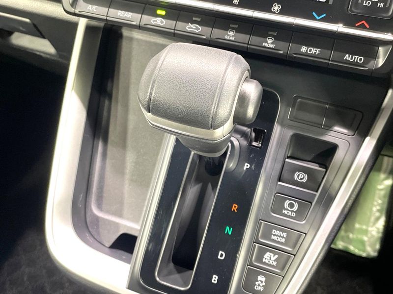 2023 Toyota Voxy 6AA-ZWR90W (UW-6a24e1dbc5cc8)[29]