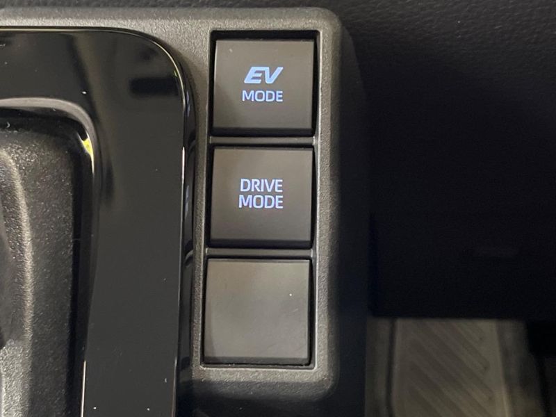 2025 Toyota Sienta 6AA-MXPL10G (UW-6a2632a1765b1)[25]