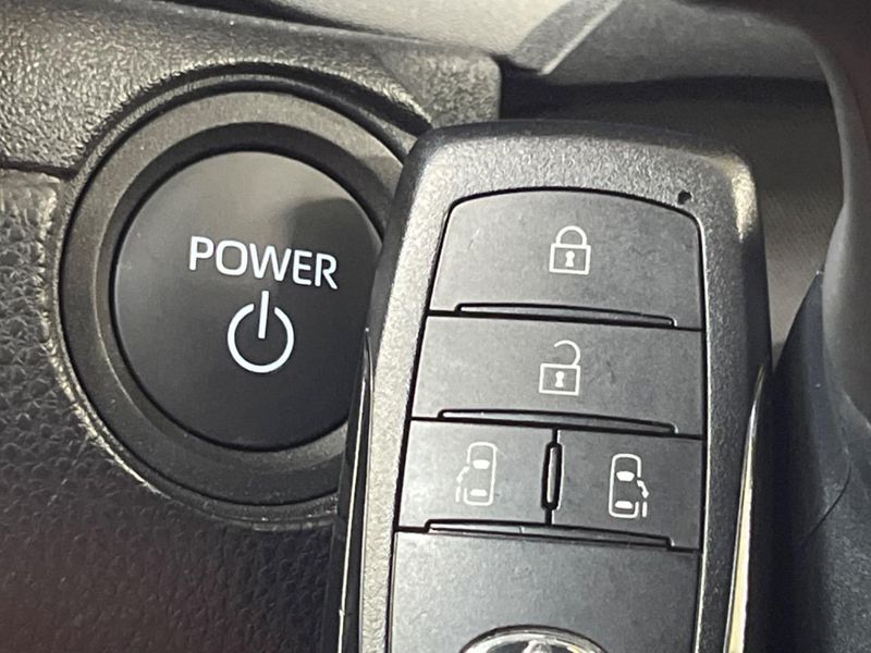 2025 Toyota Sienta 6AA-MXPL10G (UW-6a2632a1765b1)[26]