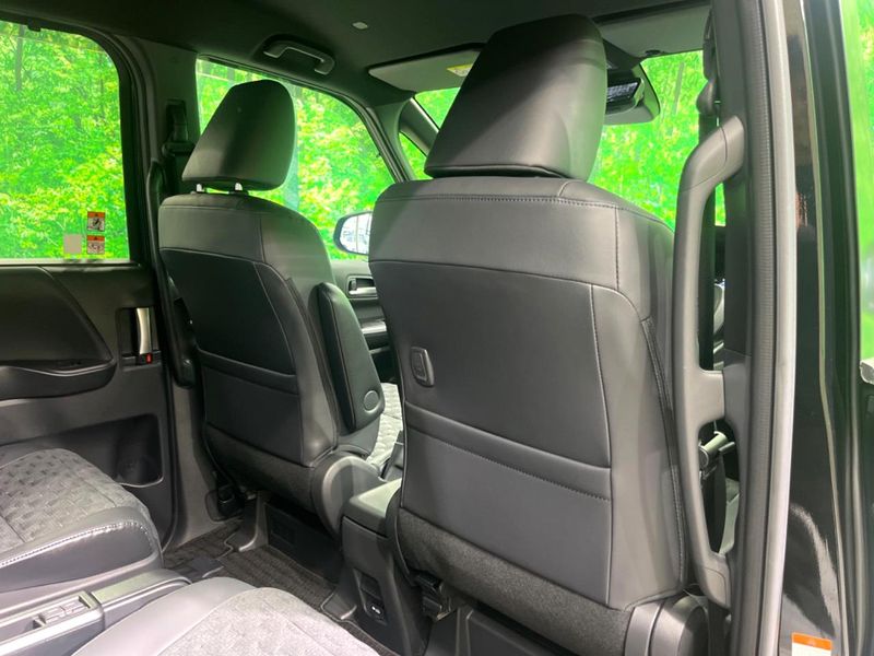 2023 Toyota Voxy 6AA-ZWR90W (UW-6a26332b54c7e)[19]
