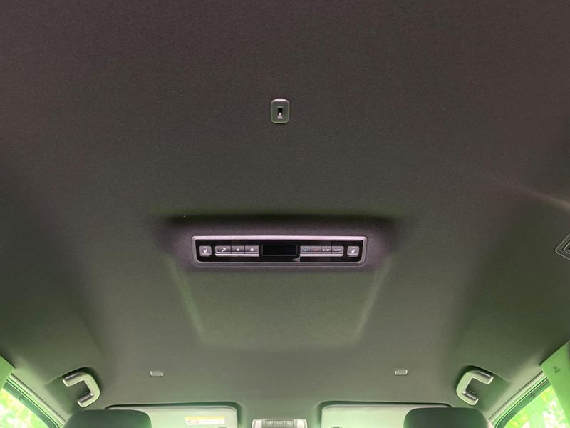 2023 Toyota Voxy 6AA-ZWR90W (UW-6a26332b54c7e)[16]