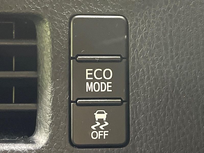 2017 Toyota Voxy DBA-ZRR85W (UW-6a2785a7b2c37)[29]