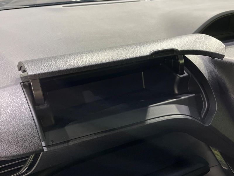 2017 Toyota Voxy DBA-ZRR85W (UW-6a2785a7b2c37)[4]