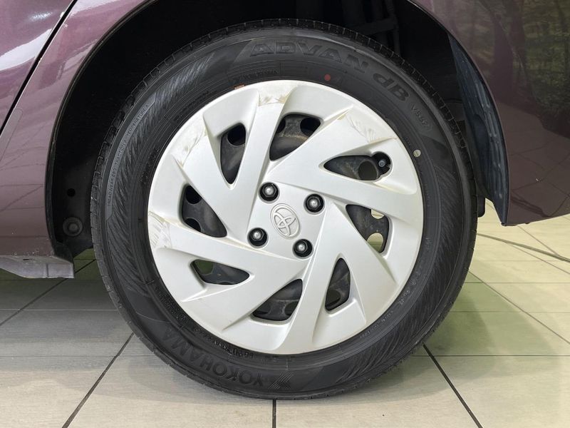 2016 Toyota Aqua DAA-NHP10 (UW-6a28d661508a5)[12]