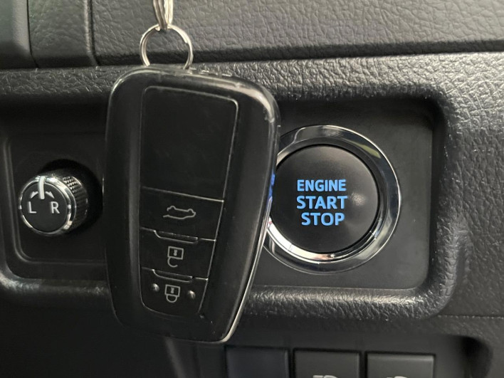 2017 Toyota Land Cruiser Prado CBA-TRJ150W (UW-6a28d69f2553b)[29]