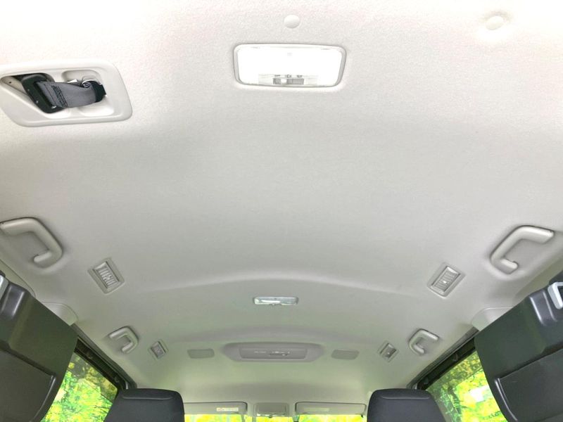 2015 Toyota Voxy DBA-ZRR80W (UW-6a28d6cbc8a5d)[28]