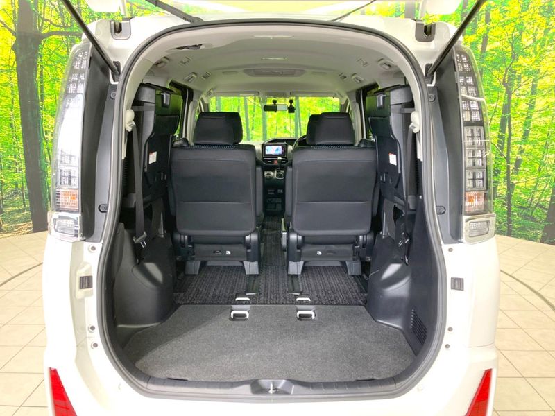 2015 Toyota Voxy DBA-ZRR80W (UW-6a28d6cbc8a5d)[26]