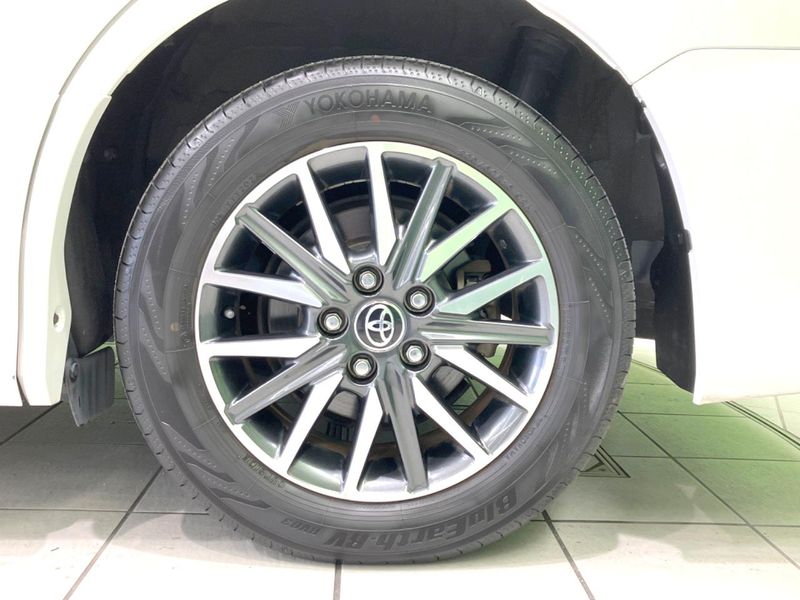 2015 Toyota Voxy DBA-ZRR80W (UW-6a28d6cbc8a5d)[15]