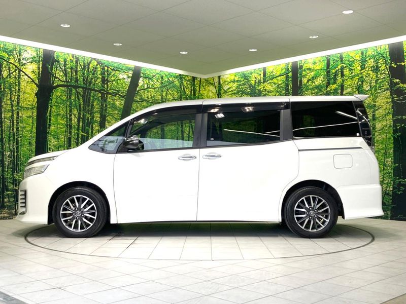 2015 Toyota Voxy DBA-ZRR80W (UW-6a28d6cbc8a5d)[18]