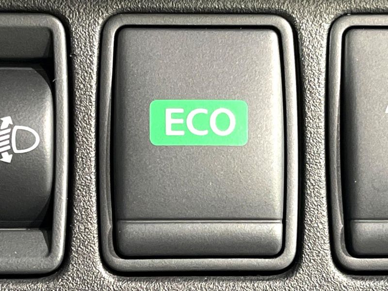 2017 Nissan Serena DAA-GNC27 (UW-6a2a26686eca3)[22]
