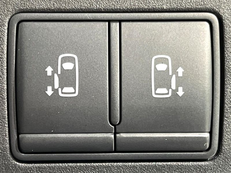 2017 Nissan Serena DAA-GNC27 (UW-6a2a26686eca3)[24]