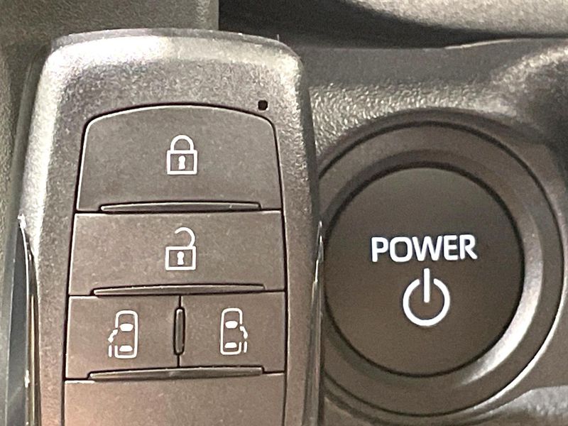 2025 Toyota Sienta 6AA-MXPL10G (UW-6a2a275779255)[20]