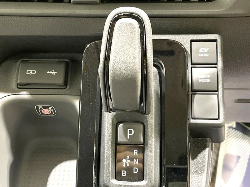 2025 Toyota Sienta 6AA-MXPL10G (UW-6a2a275779255)[18]