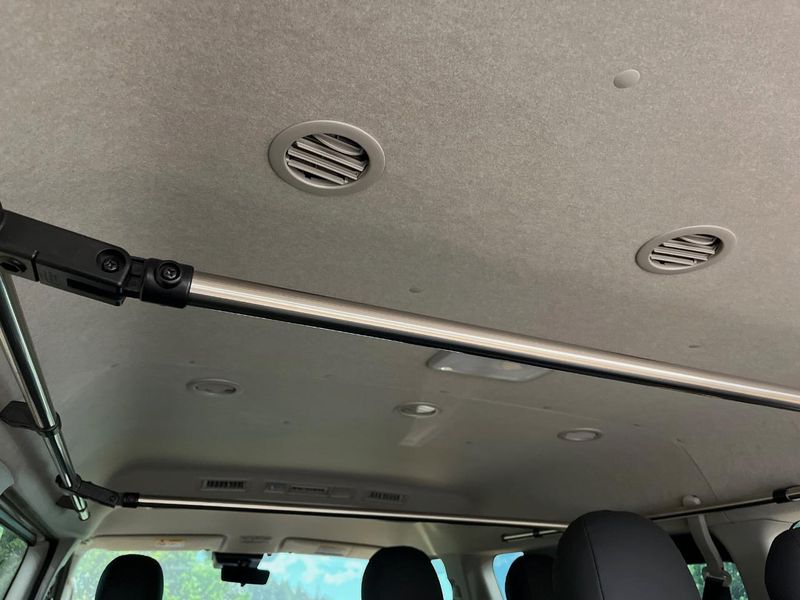 2023 Toyota Hiace Wagon 3BA-TRH219W (UW-6a2a27a4e68c2)[6]