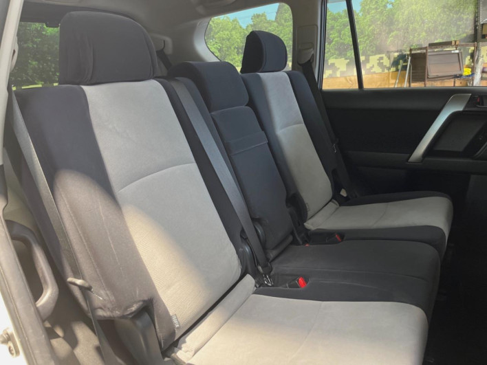 2015 Toyota Land Cruiser Prado CBA-TRJ150W (UW-6a2a27a634aea)[23]