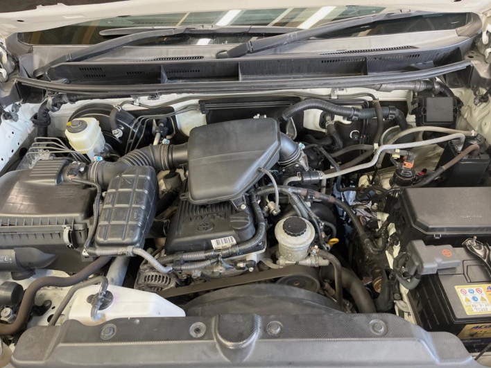 2015 Toyota Land Cruiser Prado CBA-TRJ150W (UW-6a2a27a634aea)[5]