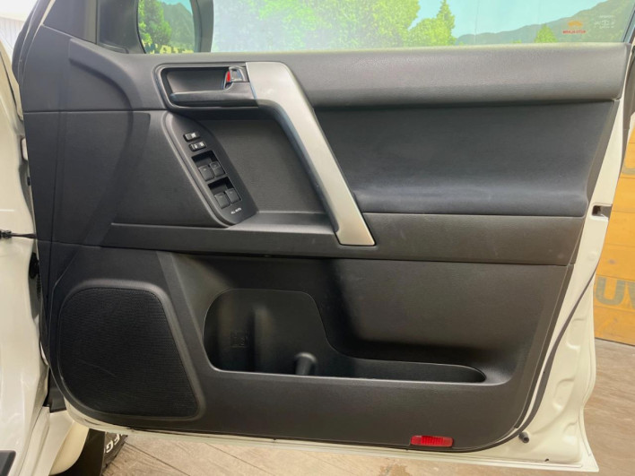 2015 Toyota Land Cruiser Prado CBA-TRJ150W (UW-6a2a27a634aea)[17]