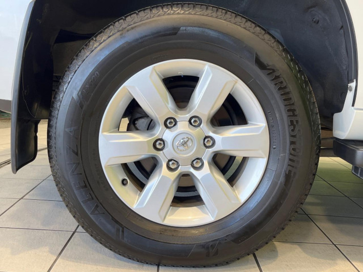 2017 Toyota Land Cruiser Prado CBA-TRJ150W (UW-6a2a27a717483)[26]