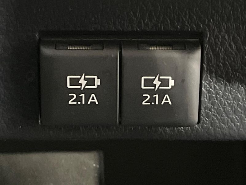 2017 Toyota Esquire DBA-ZRR85G (UW-6a2a27d9b249c)[18]