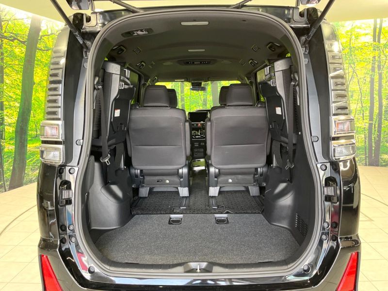 2018 Toyota Voxy DBA-ZRR80W (UW-6a2b79a4170c6)[18]