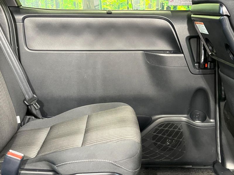 2018 Toyota Voxy DBA-ZRR80W (UW-6a2b79a4170c6)[7]