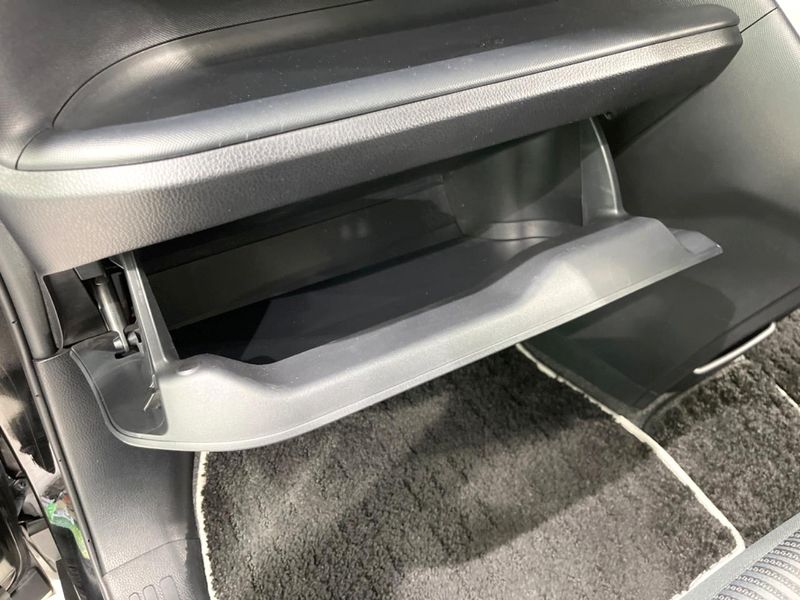 2018 Toyota Voxy DBA-ZRR80W (UW-6a2b79a4170c6)[4]
