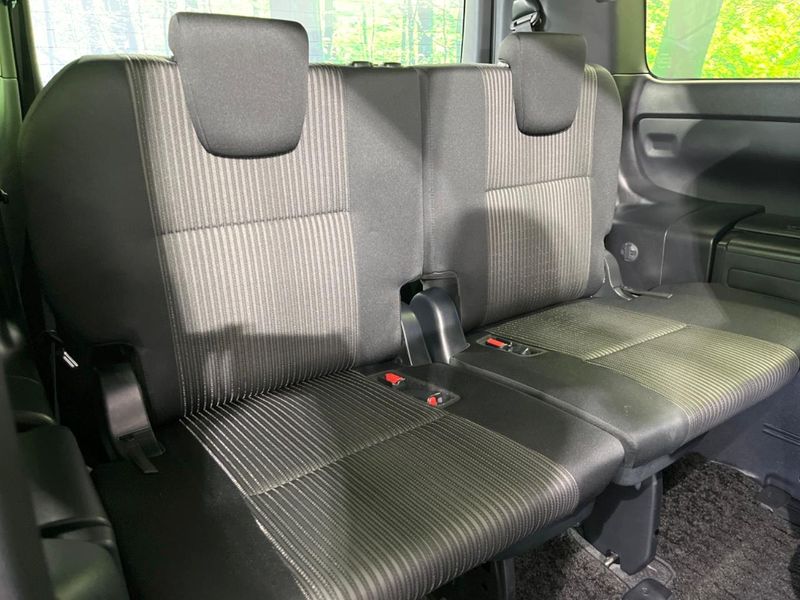 2018 Toyota Voxy DBA-ZRR80W (UW-6a2b79a4170c6)[23]
