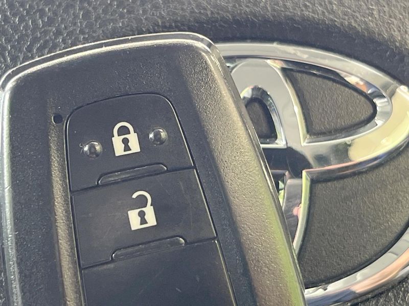 2018 Toyota Prius DAA-ZVW51 (UW-6a2b79bae5b5e)[28]