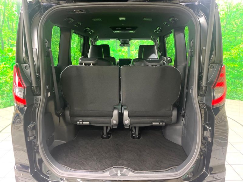 2023 Toyota Noah 6AA-ZWR90W (UW-6a2b79cf02c25)[15]