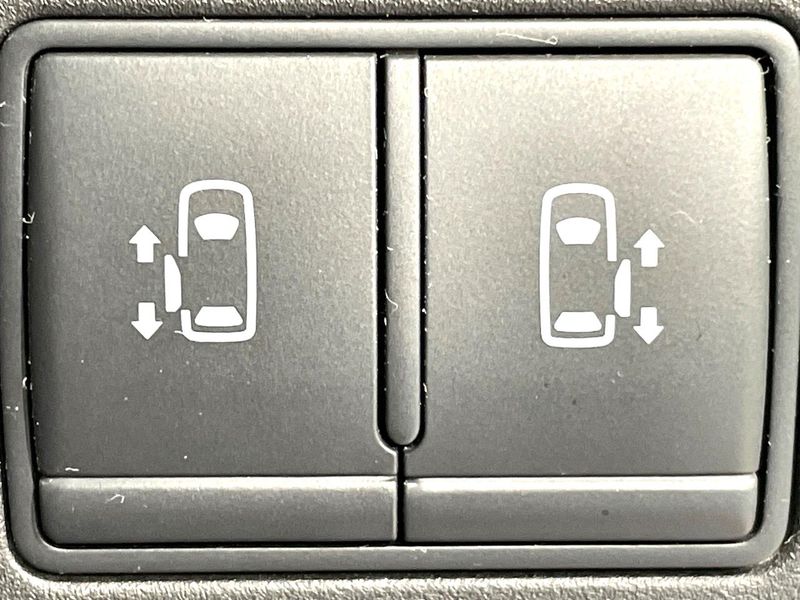 2019 Nissan Serena DAA-GFC27 (UW-6a2cc9bf57a84)[15]