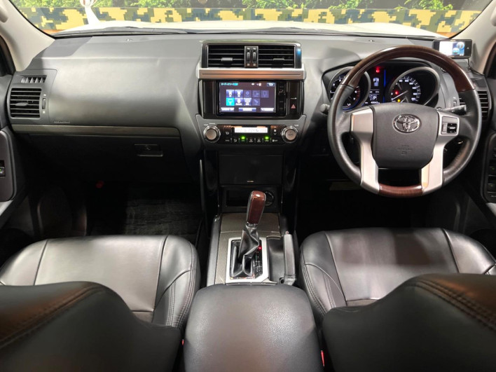 2014 Toyota Land Cruiser Prado CBA-TRJ150W (UW-6a2ccb2e6c78d)[29]