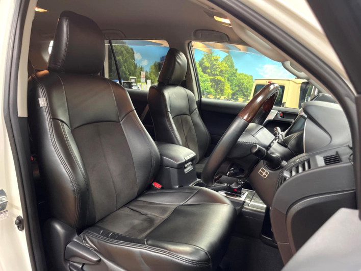 2014 Toyota Land Cruiser Prado CBA-TRJ150W (UW-6a2ccb2e6c78d)[23]