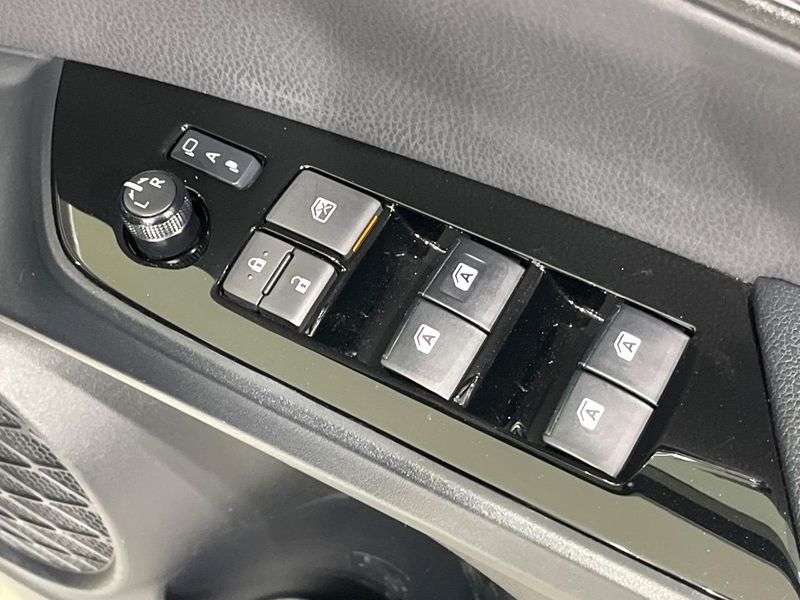 2019 Toyota Prius DAA-ZVW51 (UW-6a2ccb784b21c)[16]
