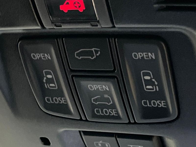 2018 Toyota Vellfire Hybrid DAA-AYH30W (UW-6a2e1a787b3c1)[8]