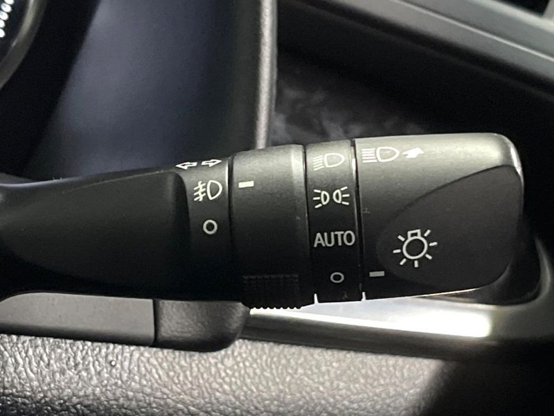 2018 Toyota Vellfire Hybrid DAA-AYH30W (UW-6a2e1a787b3c1)[17]