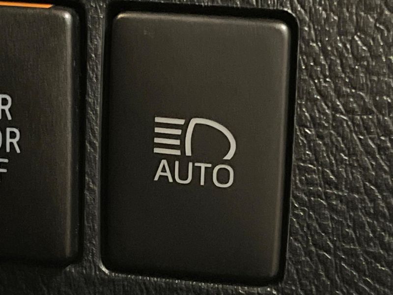 2018 Toyota Vellfire Hybrid DAA-AYH30W (UW-6a2e1a787b3c1)[25]