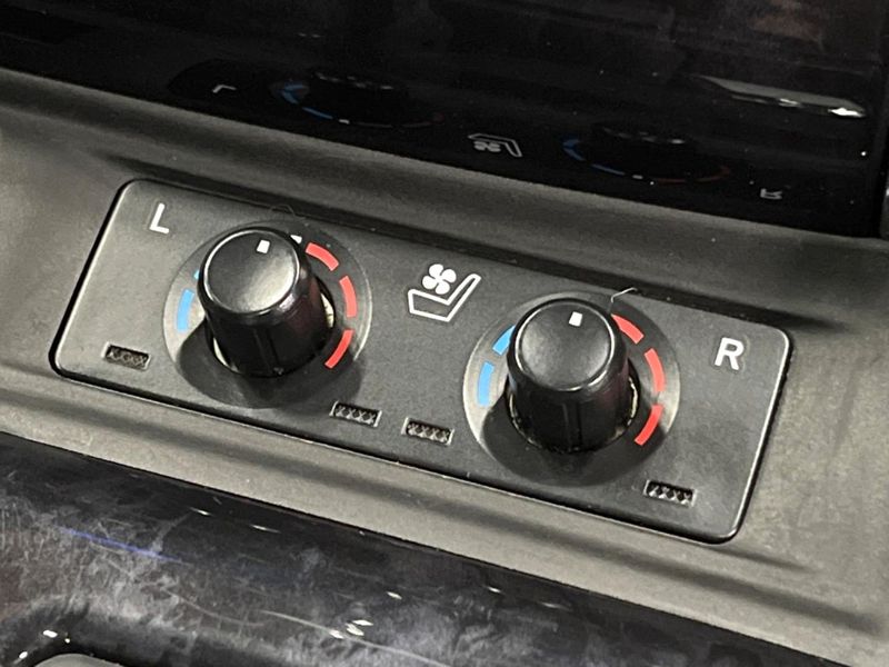 2018 Toyota Vellfire Hybrid DAA-AYH30W (UW-6a2e1a787b3c1)[15]