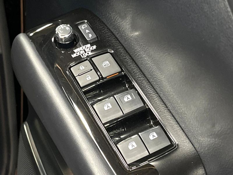 2018 Toyota Vellfire Hybrid DAA-AYH30W (UW-6a2e1a787b3c1)[29]