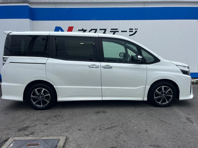 2018 Toyota Voxy DBA-ZRR80W (UW-6a2e1c50a6a72)[23]